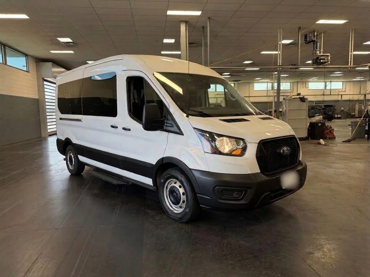 Med Roof Ford Transit 12-Passenger