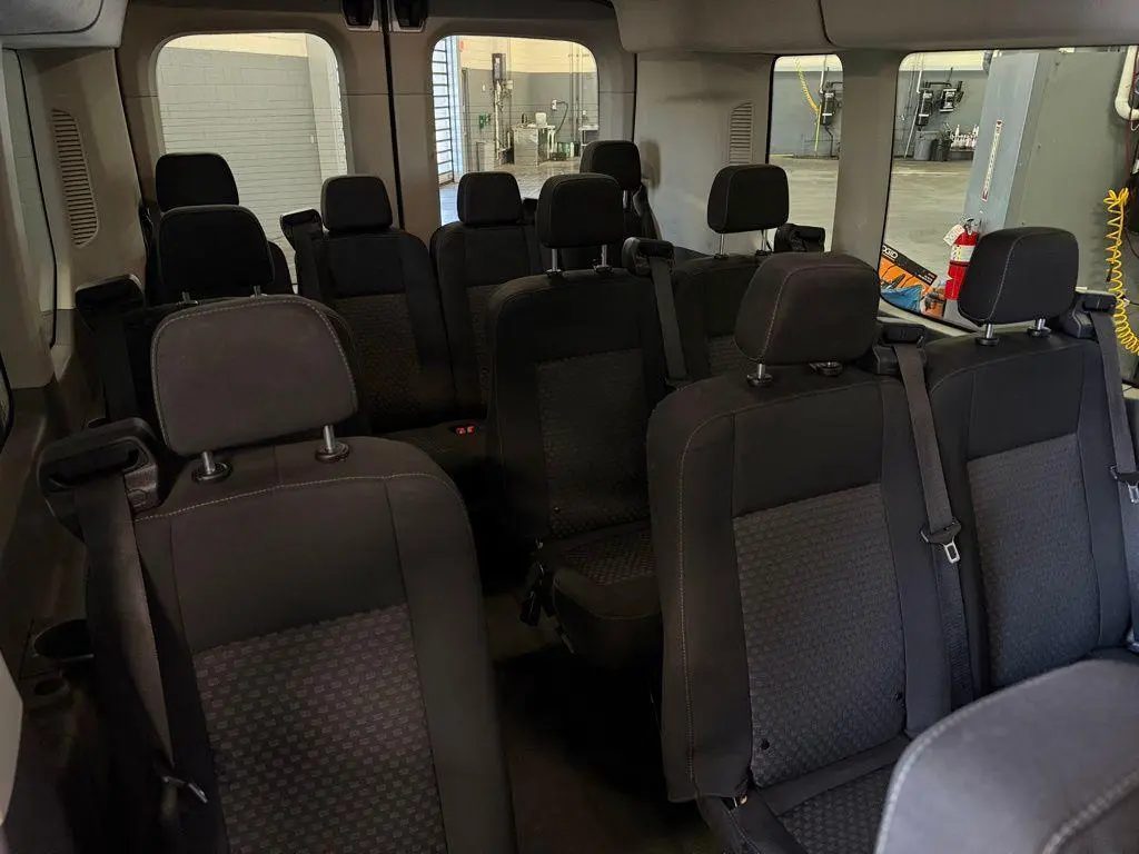 Med Roof Ford Transit 12-Passenger photo 3
