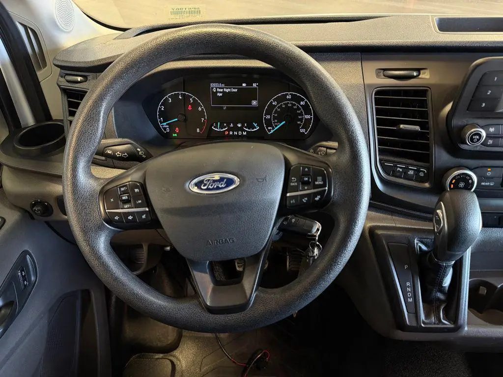 Med Roof Ford Transit 12-Passenger photo 2